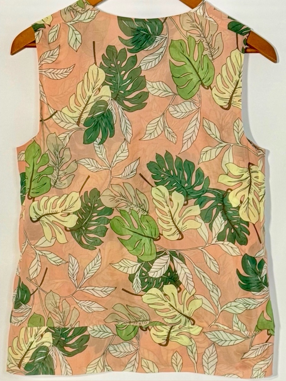 cabi Tropical Monstera Leaf Print Sleeveless Blouse - Picture 4 of 8